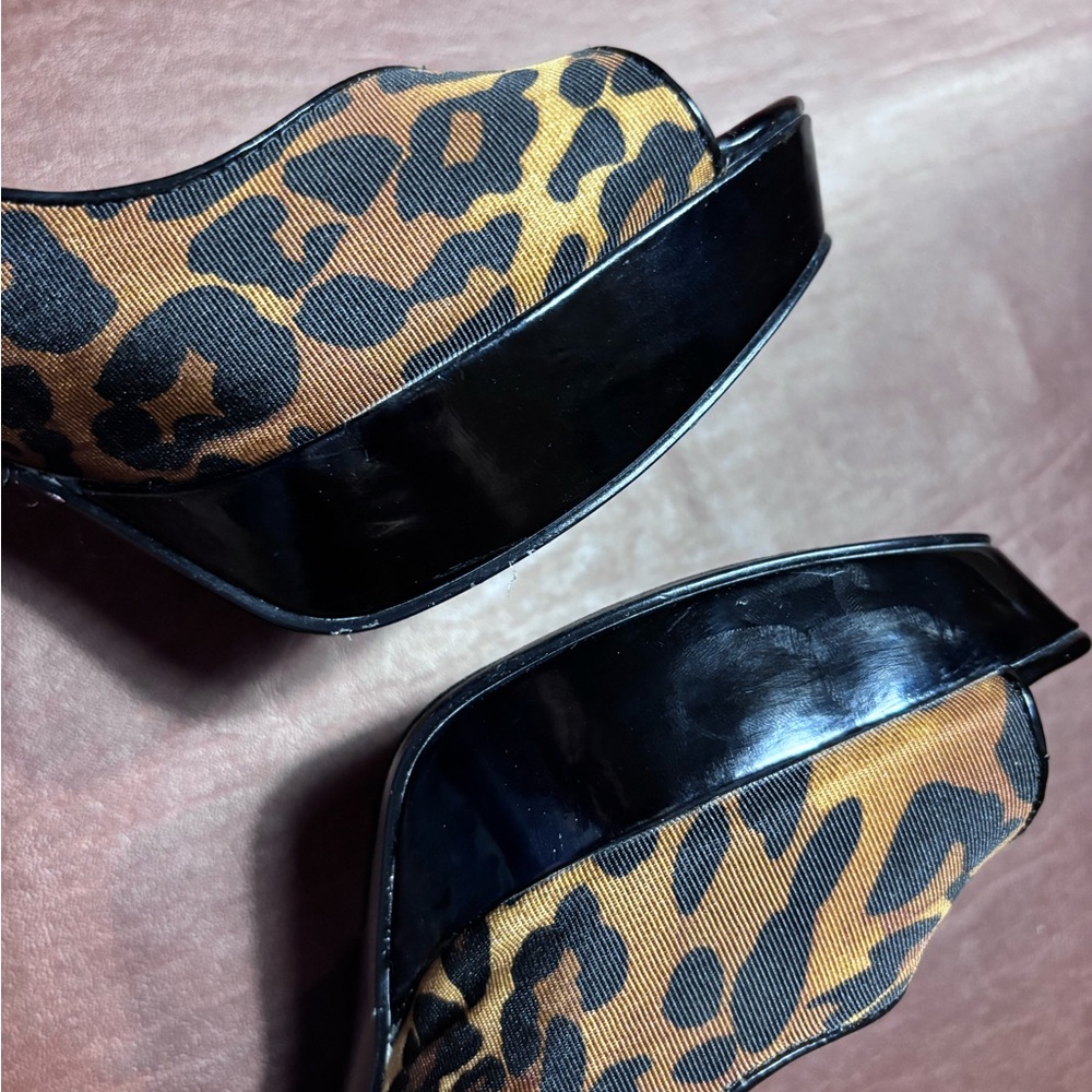 Guess Leopard Pattern Heels - Picture 6 of 9